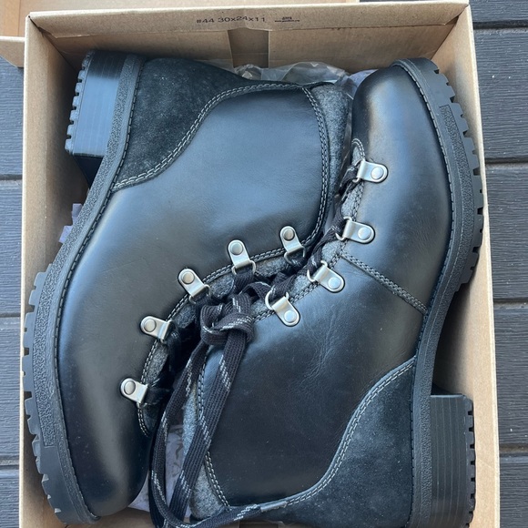 Clarks Boots Women's 9.5 Black Hiking Lace Up cushion comfort store display - Picture 13 of 15